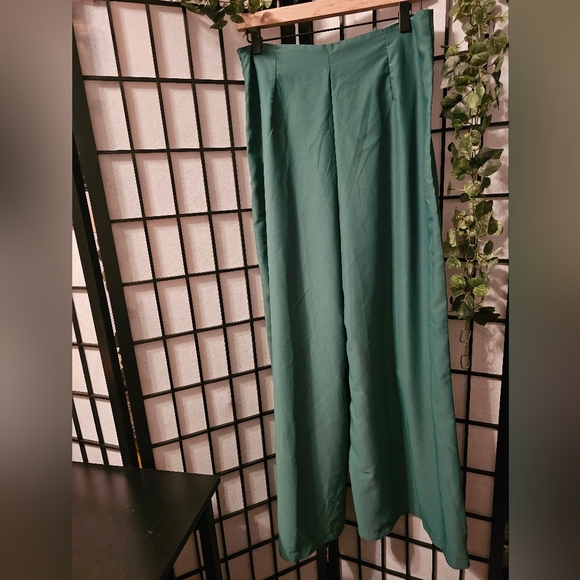 Pants - Chic Green Wide-Leg Trousers
